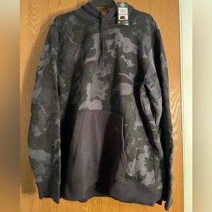 Men’s 2XL Under Armour Hoodie. Black / gray Camo. New with tags!